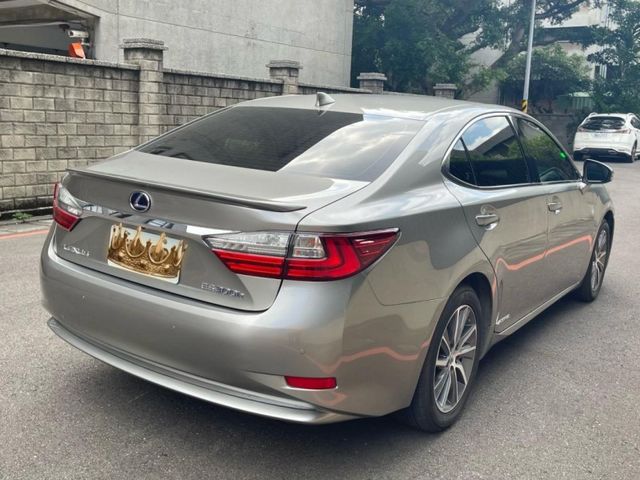 Lexus ES  第6張相片