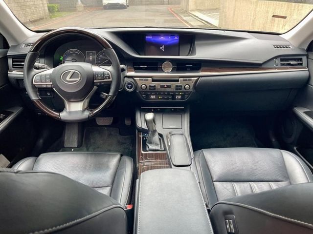 Lexus ES  第7張相片