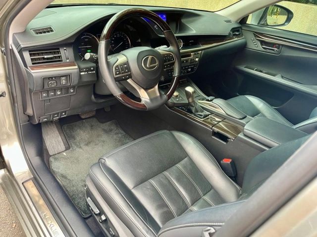 Lexus ES  第8張相片