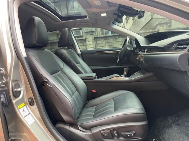 Lexus ES  第9張相片
