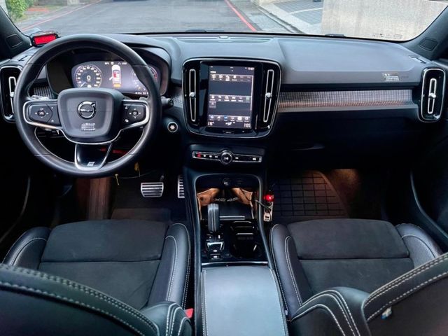 Volvo XC40  第6張相片