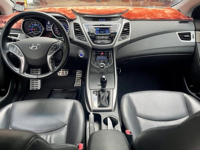 Hyundai Elantra  第6張相片