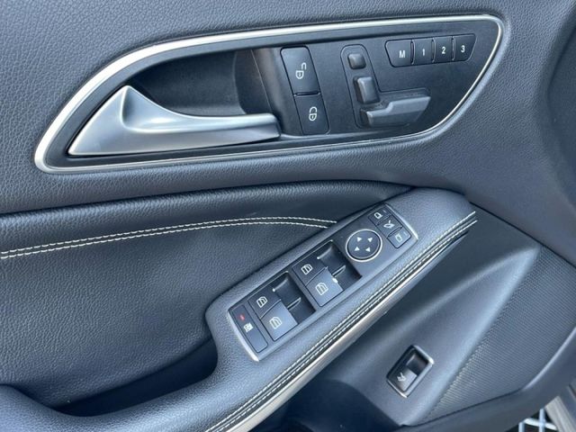 Mercedes-Benz/賓士 CLA200  第2張相片