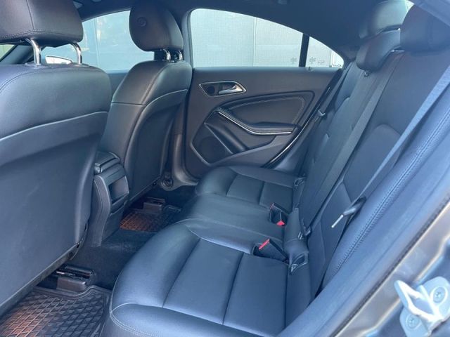 Mercedes-Benz/賓士 CLA200  第3張相片