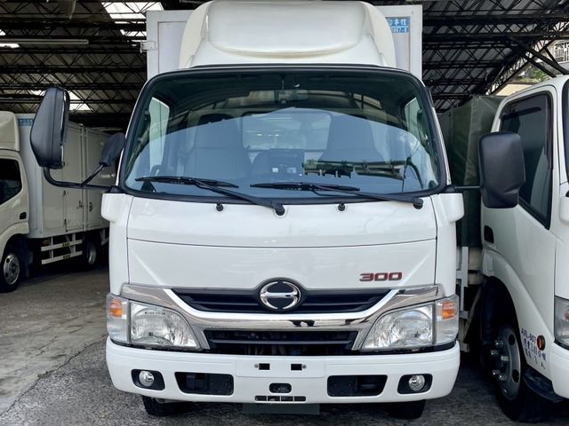 Hino 300  第5張相片