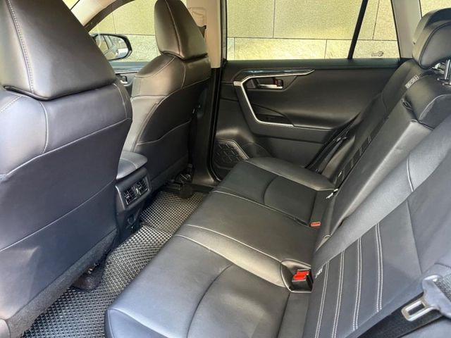 Toyota RAV4  第8張相片