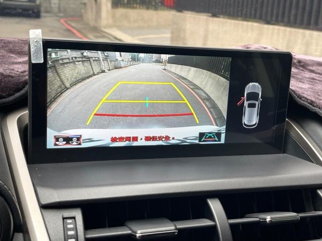 Lexus NX  第9張相片