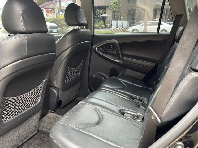 Toyota RAV4  第7張相片