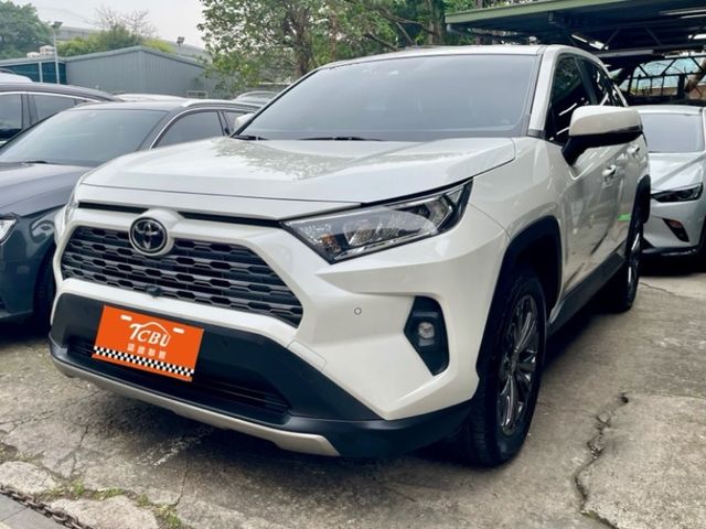 2022年式RAV4 都在原廠保養 還在新車保固期 有ACC 盲點偵測 免鑰匙啟動 環景 電動尾門  第1張相片