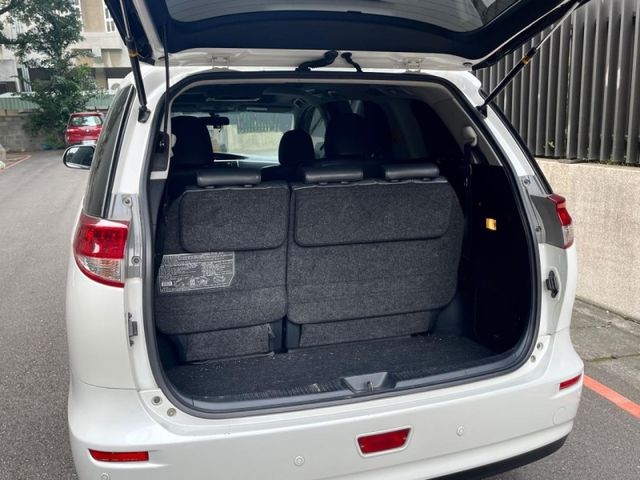 Toyota Previa  第7張相片