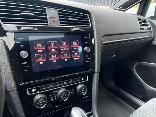 Volkswagen 福斯 Golf  第5張相片
