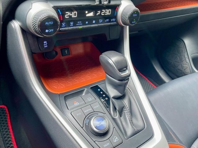Toyota RAV4  第7張相片