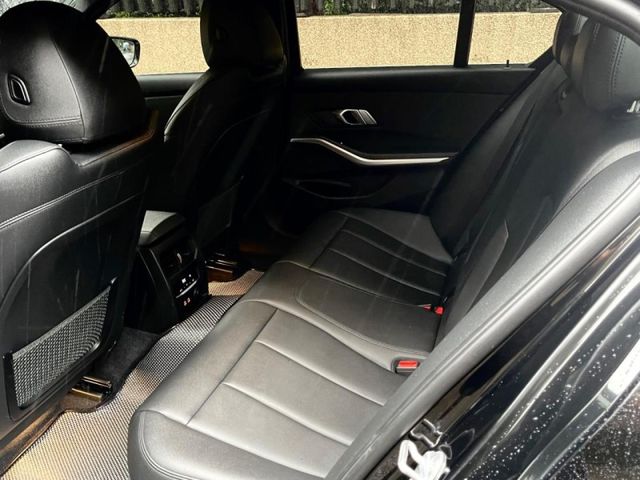 BMW/ 寶馬 330i  第10張相片