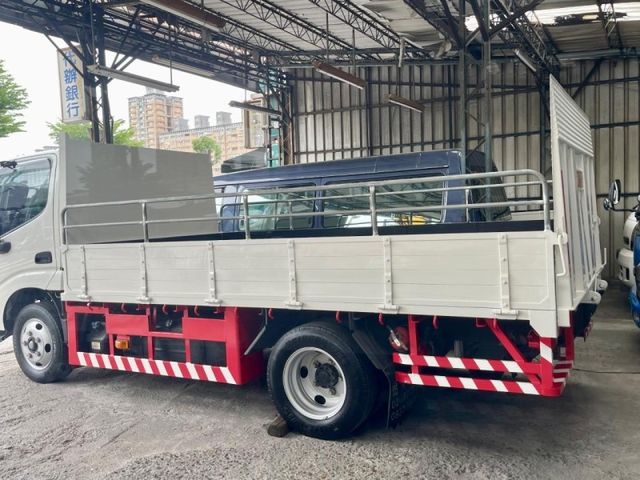 Hino 300  第3張相片