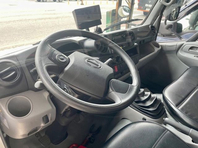 Hino 300  第7張相片