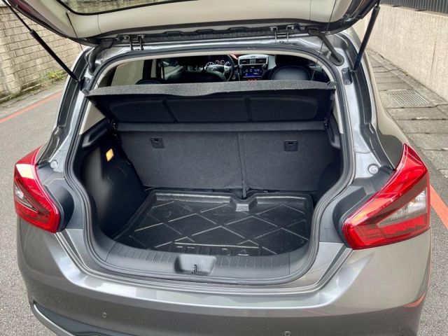 Nissan Tiida  第10張相片