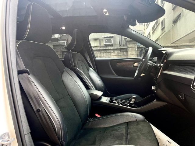 Volvo XC40  第8張相片