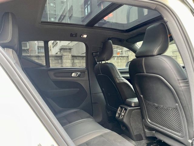 Volvo XC40  第13張相片