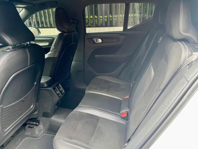 Volvo XC40  第14張相片
