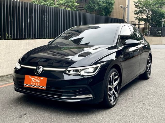 2022年出廠GOLF 280Tsi輕油電 里程3萬多 內外漂亮氣氛很好 有ACC 車道偏離 盲點 原廠影音等等  第1張相片