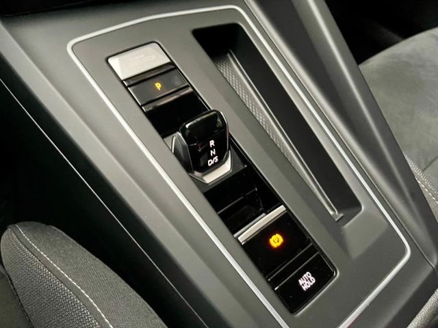 2022年出廠GOLF 280Tsi輕油電 里程3萬多 內外漂亮氣氛很好 有ACC 車道偏離 盲點 原廠影音等等  第9張相片
