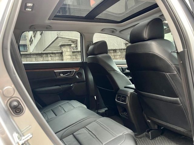 2023年出廠CRV S版 里程3萬多公里 有ACC 車道維持 環景360 電尾門 全景天窗  第8張相片