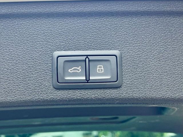 2018年式奧迪A4 旅行車 40Tfsi 氣氛不錯 有ikey 啟動 摸門 多媒體影音 環景360  電尾門 可全額貸款  第10張相片