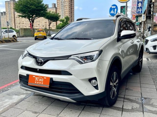 2018年RAV4 尊爵版2.0 有ACC 車道偏離 盲點偵測 免鑰匙啟動 摸門 環景360 多媒體影音 可全額貸  第1張相片