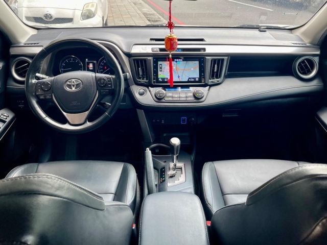 2018年RAV4 尊爵版2.0 有ACC 車道偏離 盲點偵測 免鑰匙啟動 摸門 環景360 多媒體影音 可全額貸  第3張相片
