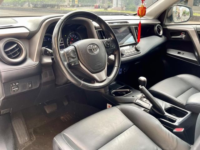 2018年RAV4 尊爵版2.0 有ACC 車道偏離 盲點偵測 免鑰匙啟動 摸門 環景360 多媒體影音 可全額貸  第4張相片