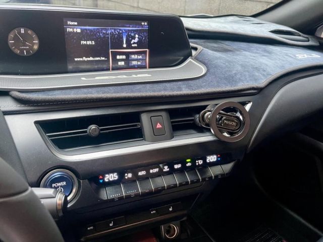 Lexus UX  第6張相片