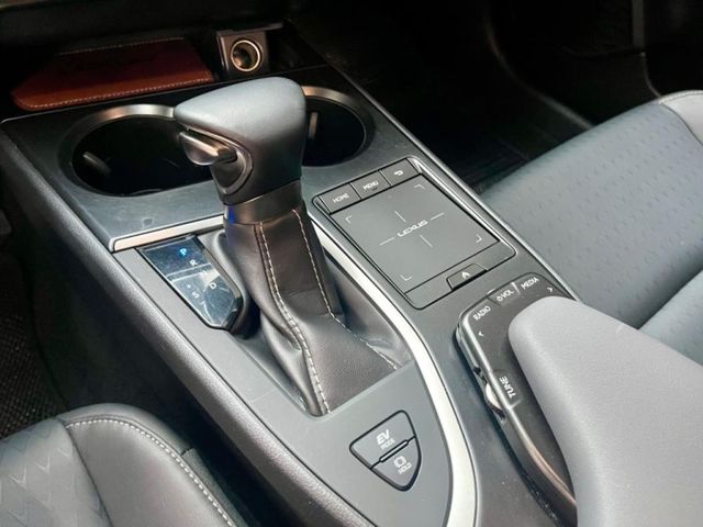 Lexus UX  第7張相片