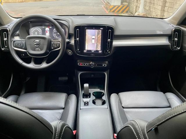 Volvo XC40  第3張相片