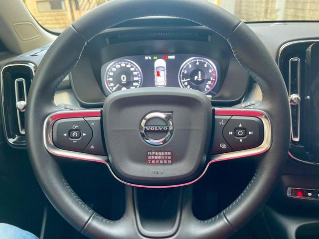 Volvo XC40  第5張相片