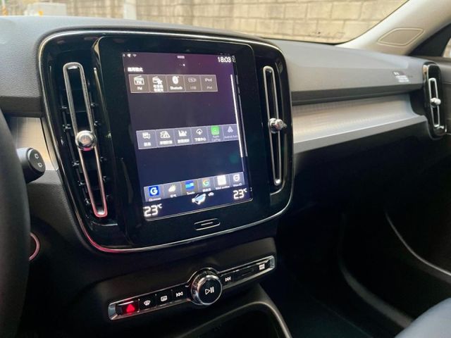 Volvo XC40  第6張相片