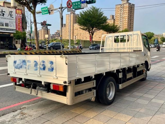 Hino 300  第3張相片