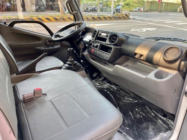 Hino 300  第6張相片