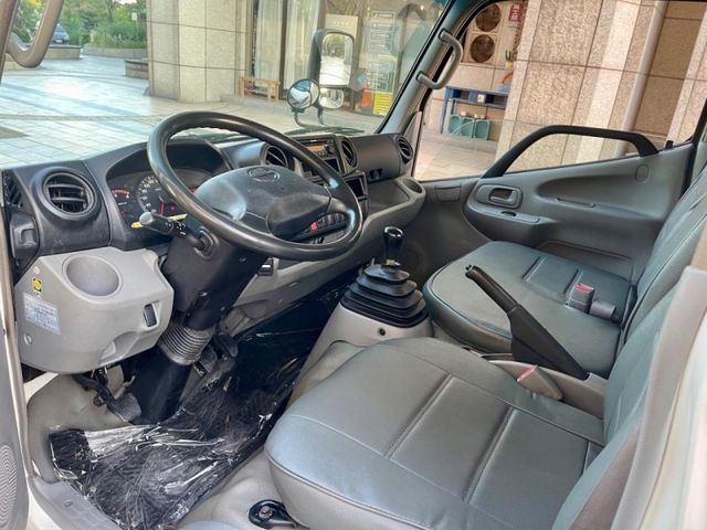 Hino 300  第6張相片