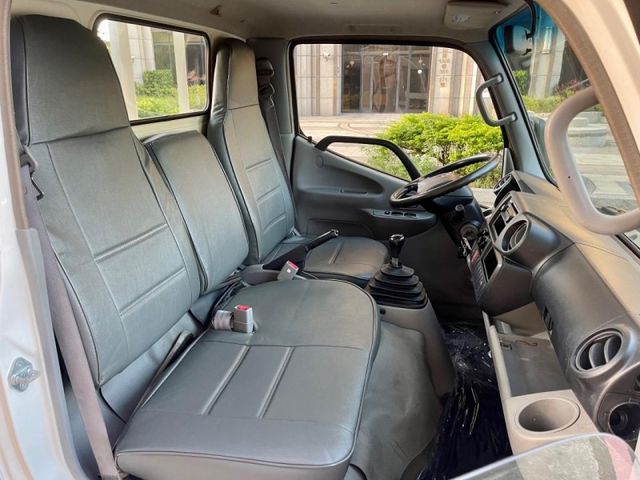 Hino 300  第7張相片