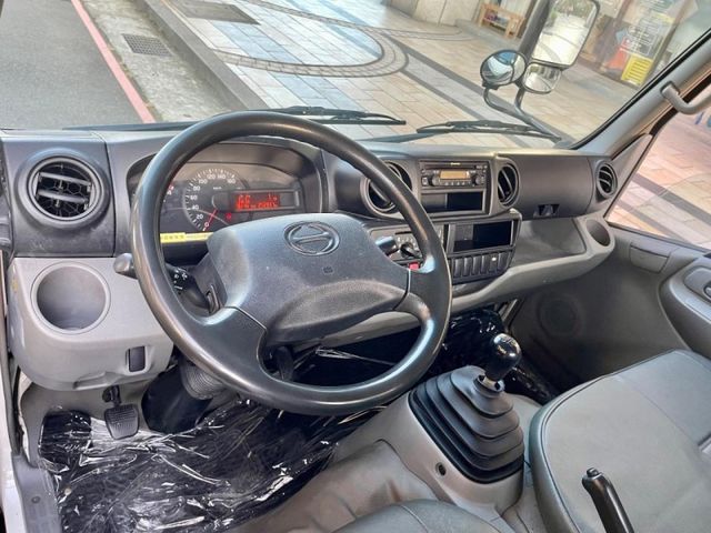 Hino 300  第8張相片