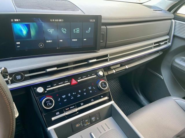 Hyundai Santa Fe  第9張相片