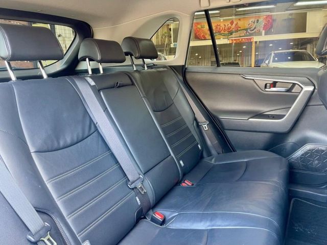 Toyota RAV4  第9張相片