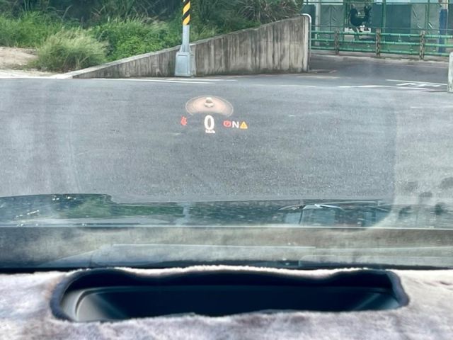 Luxgen URX  第12張相片