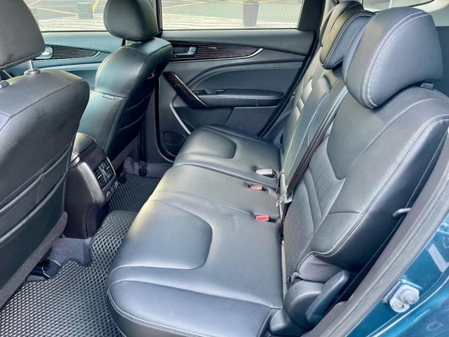 Luxgen URX  第13張相片