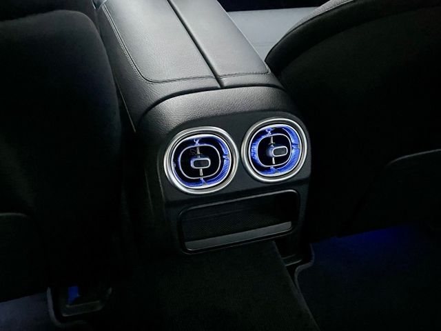 Mercedes-Benz/賓士 C-CLASS  第3張相片