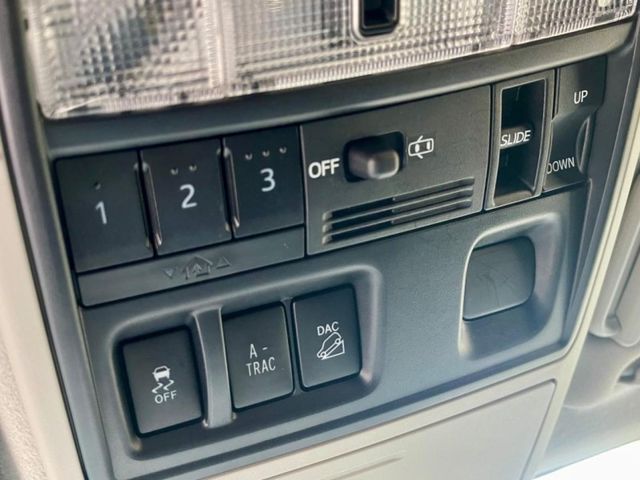 Toyota TUNDRA  第13張相片