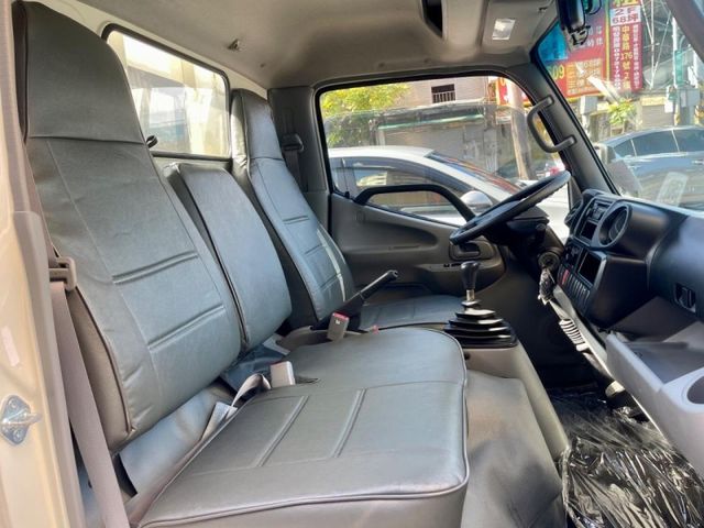 Hino 300  第3張相片