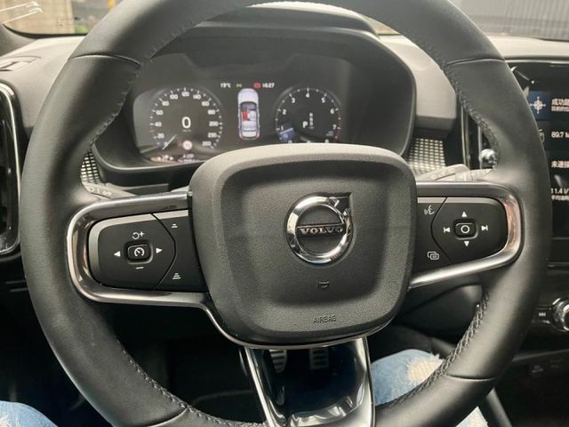 Volvo XC40  第9張相片