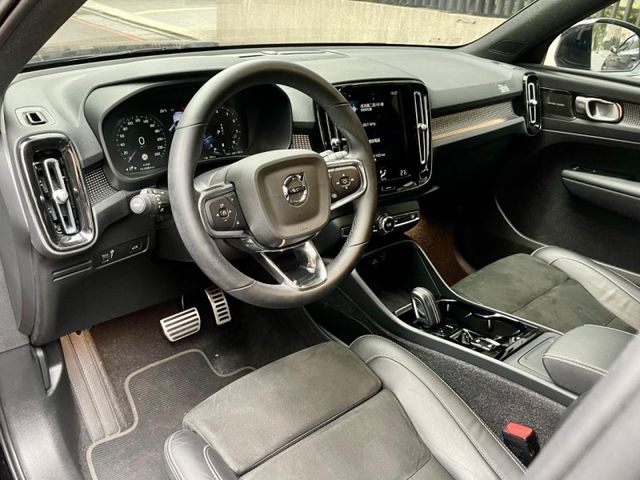 Volvo XC40  第12張相片