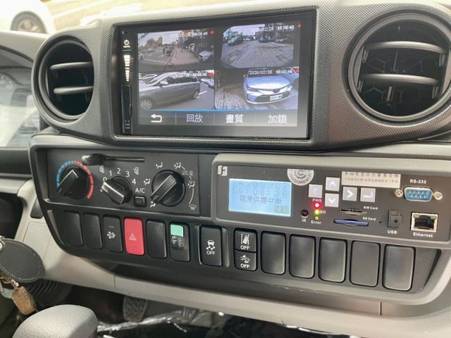 Hino 300  第2張相片